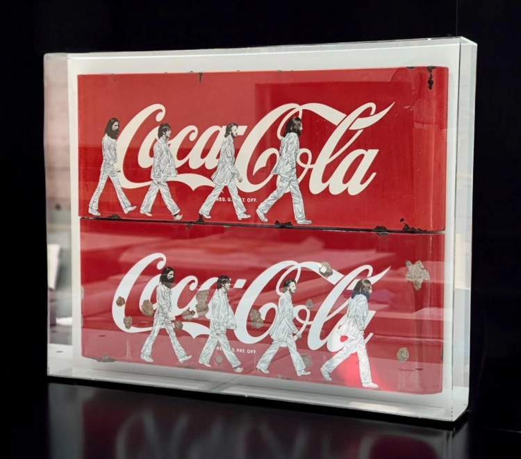The Beatles walk on Coke Two Times_PAKPOOM SILAPHAN